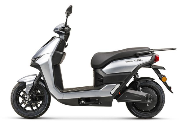 Yadea T9L silber   2 Akkus